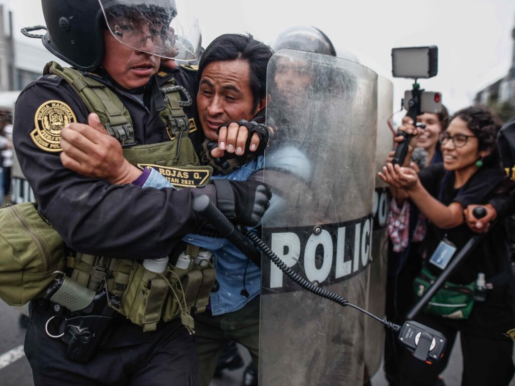Foto: Noul președinte al Peru îndeamnă la calm pe fondul