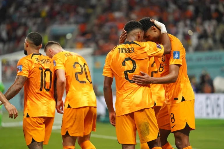 Jucători olandezi în timpul meciului cu SUA la Cupa Mondială FIFA.
