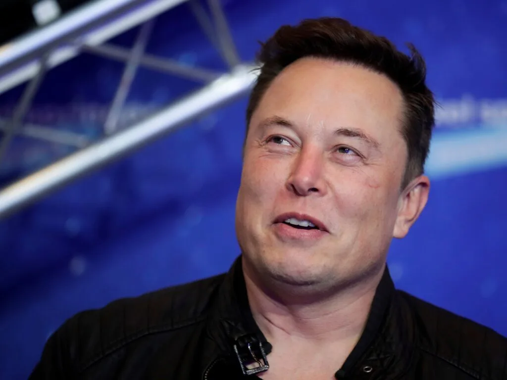 Musk spune să demisioneze din funcția de CEO al Twitter