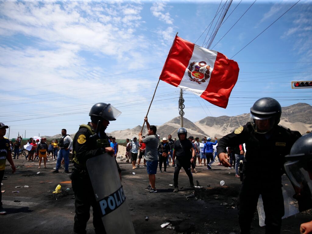 Peru arestează trei generali de poliție în timpul anchetei privind