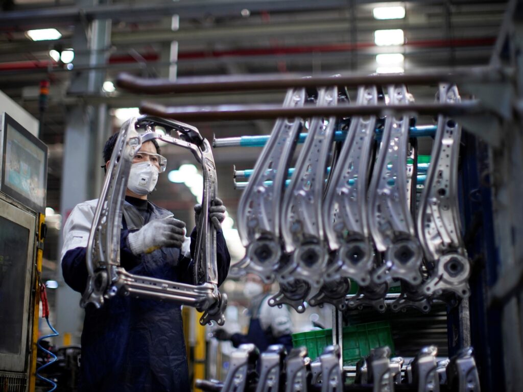 Profiturile industriale ale Chinei se cufundă într-o criză mai profundă