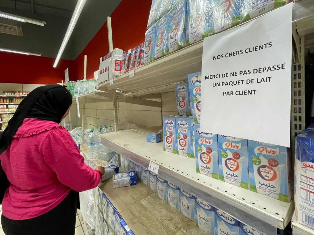 Odată cu apropierea alegerilor, rafturile pieței tunisiene sunt încă goale