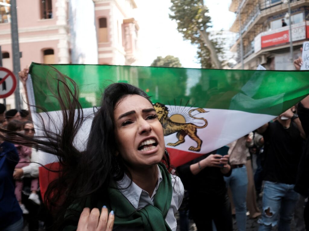 UE sancționează Iranul pentru reprimarea protestelor și vânzările de drone
