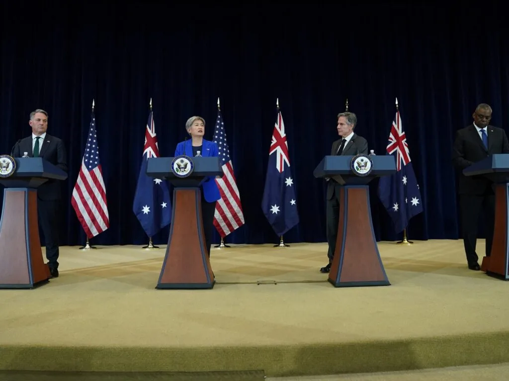 SUA trimite mai multe trupe în Australia, invită Japonia la
