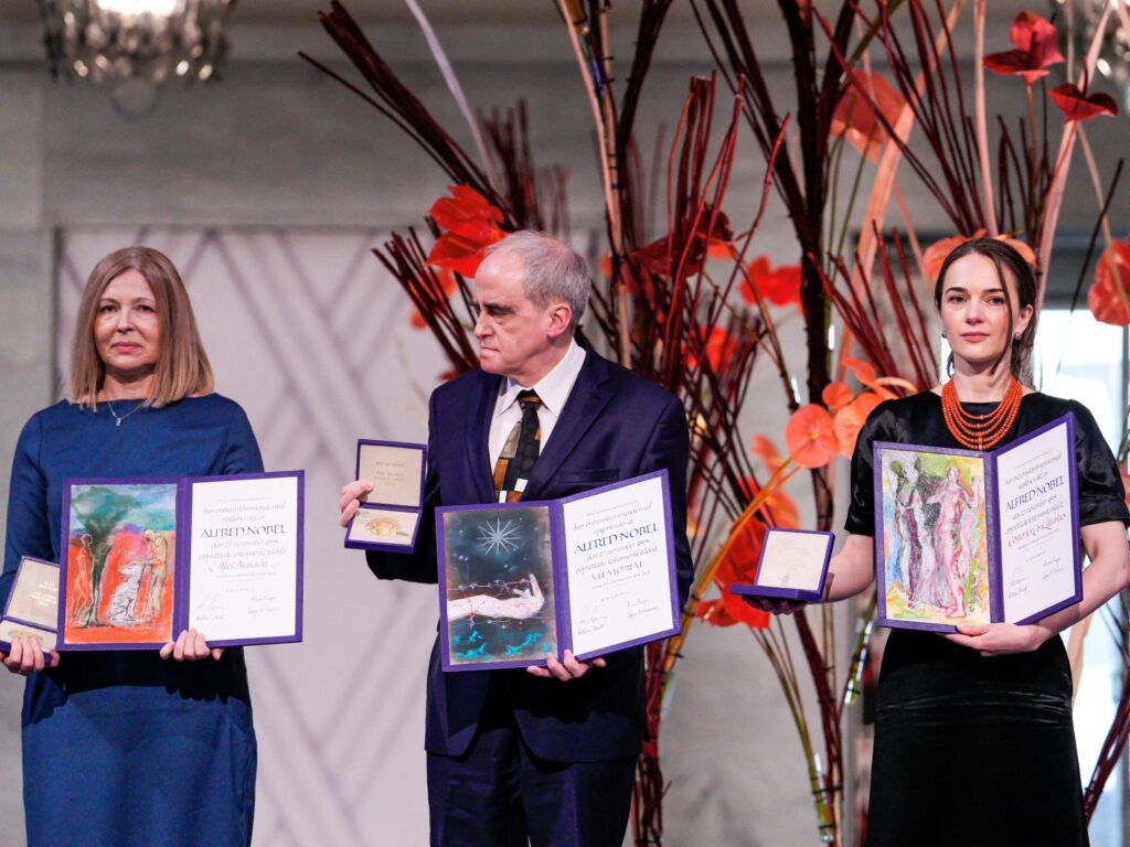 Câștigătorii Premiului Nobel pentru Pace din Ucraina și Rusia critică