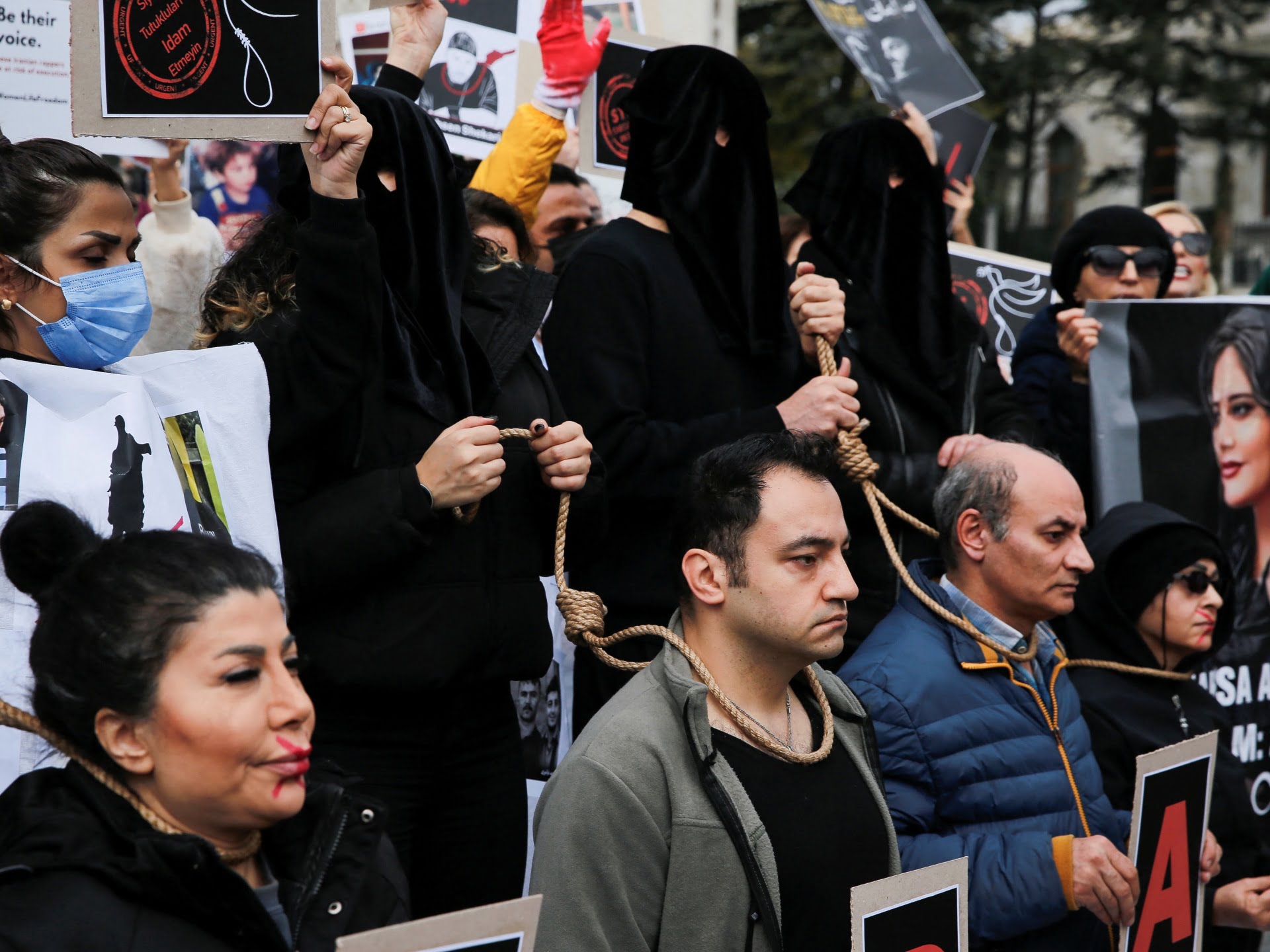Iranul execută public a doua execuție legată de protest |  Protestele de știri