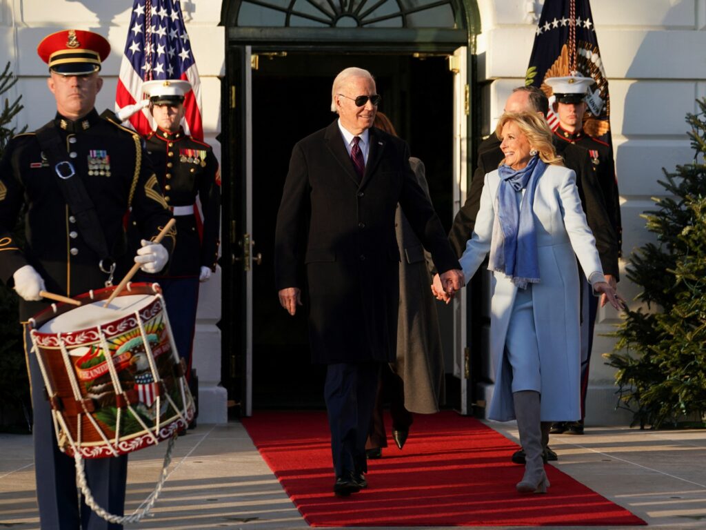 „Istoric”: Biden semnează un proiect de lege care protejează căsătoria