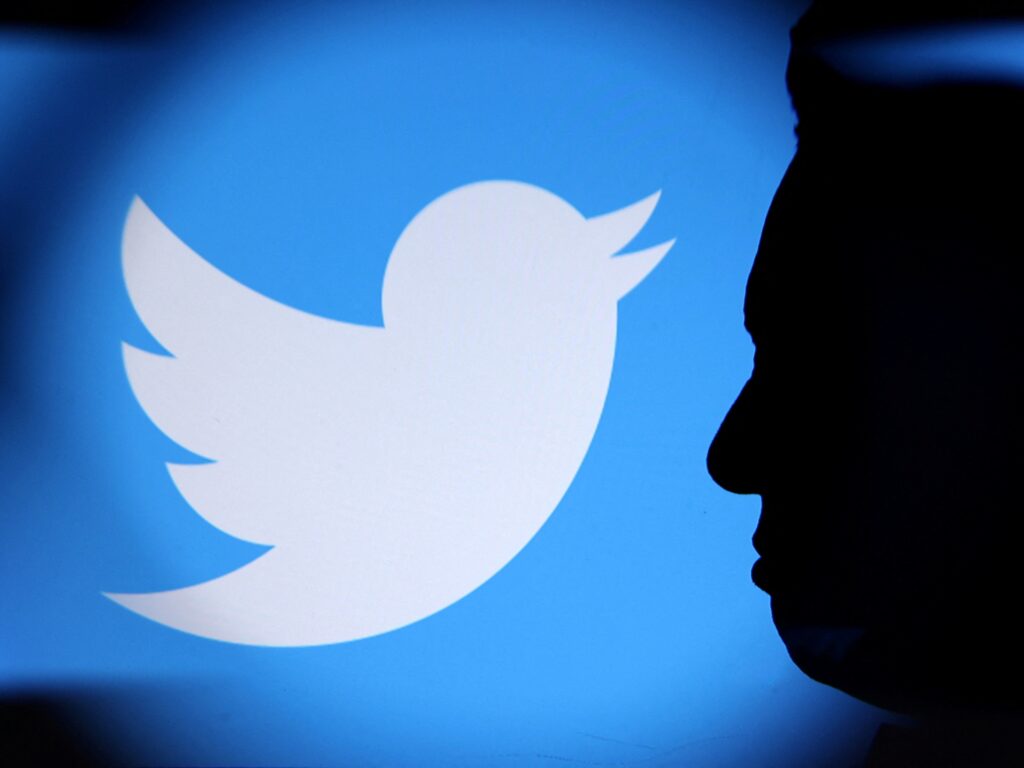 Elon Musk restaurează conturile de Twitter suspendate ale jurnaliştilor |
