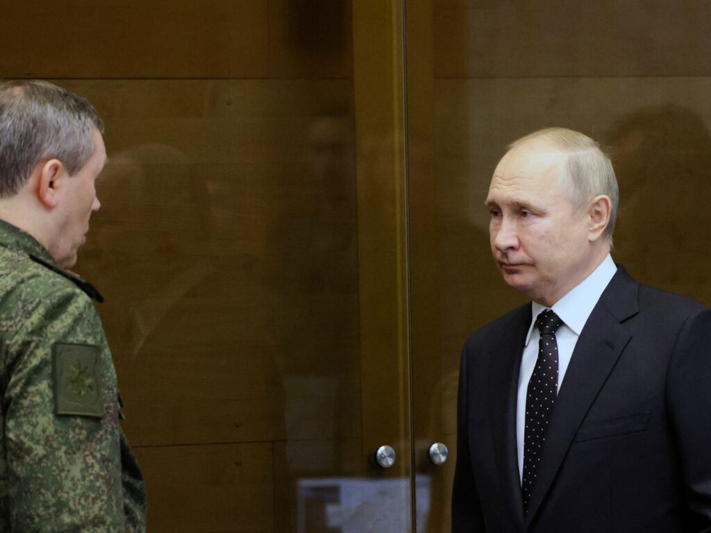 Putin le spune serviciilor de securitate să găsească „trădători și