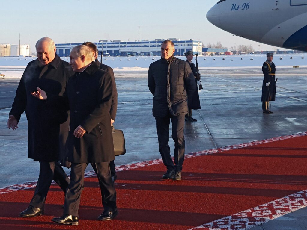 Putin face o vizită rară la Minsk pentru discuții cu