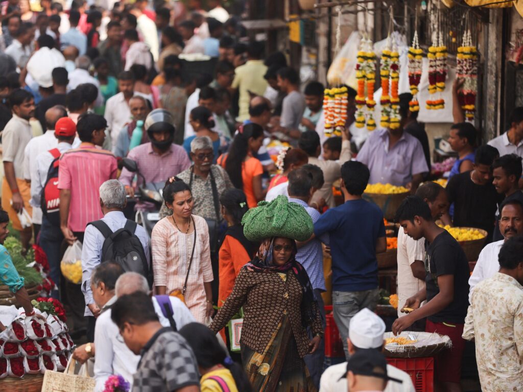 India începe să testeze aleatoriu vizitatorii internaționali pentru COVID |
