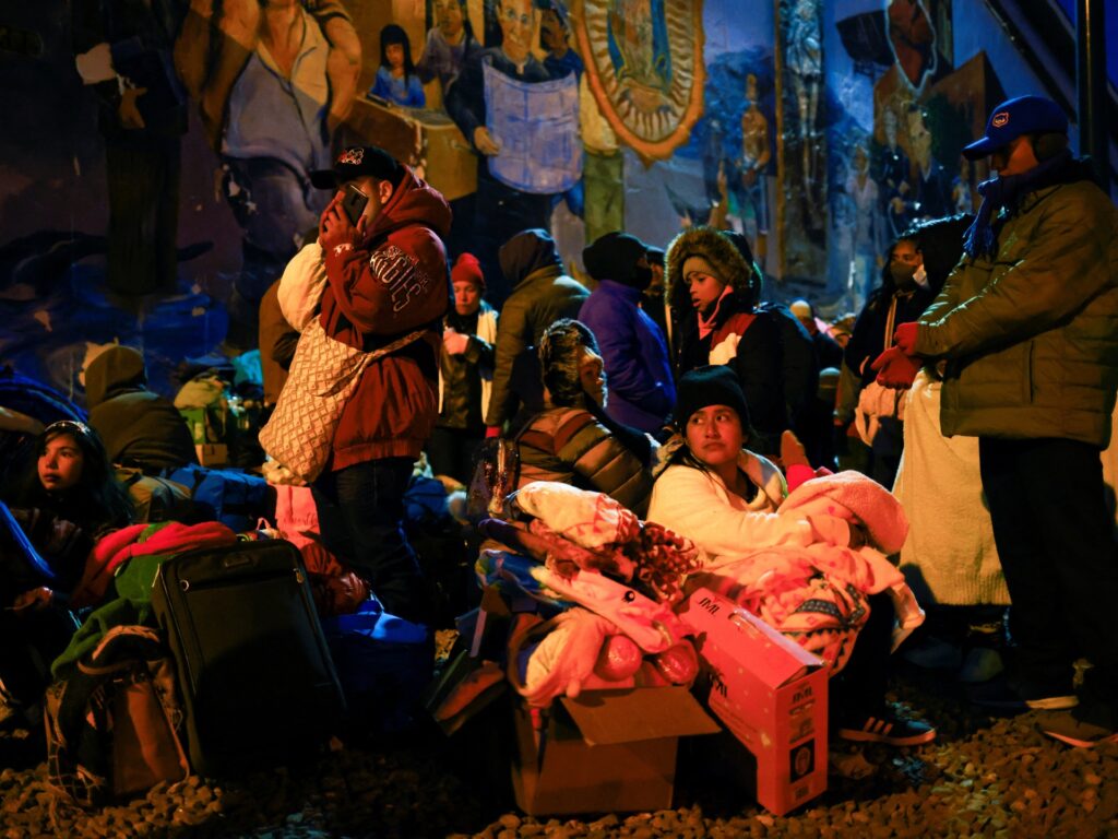 Migranții se confruntă cu un Crăciun înghețat la granița dintre