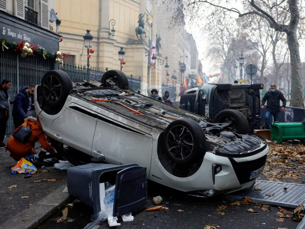 Suspectul împușcăturii din Paris a fost transferat la o unitate