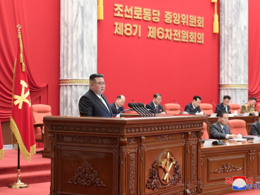 Kim din Coreea de Nord salută succesele economice și militare
