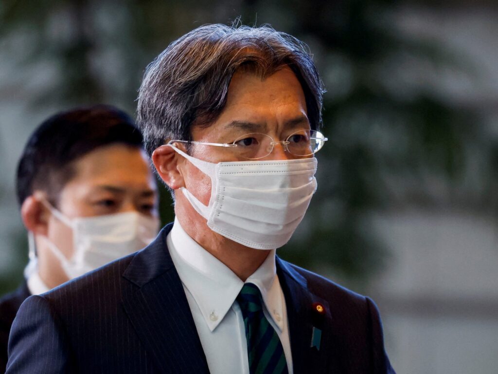 Premierul japonez demite al patrulea ministru din cabinetul lovit de