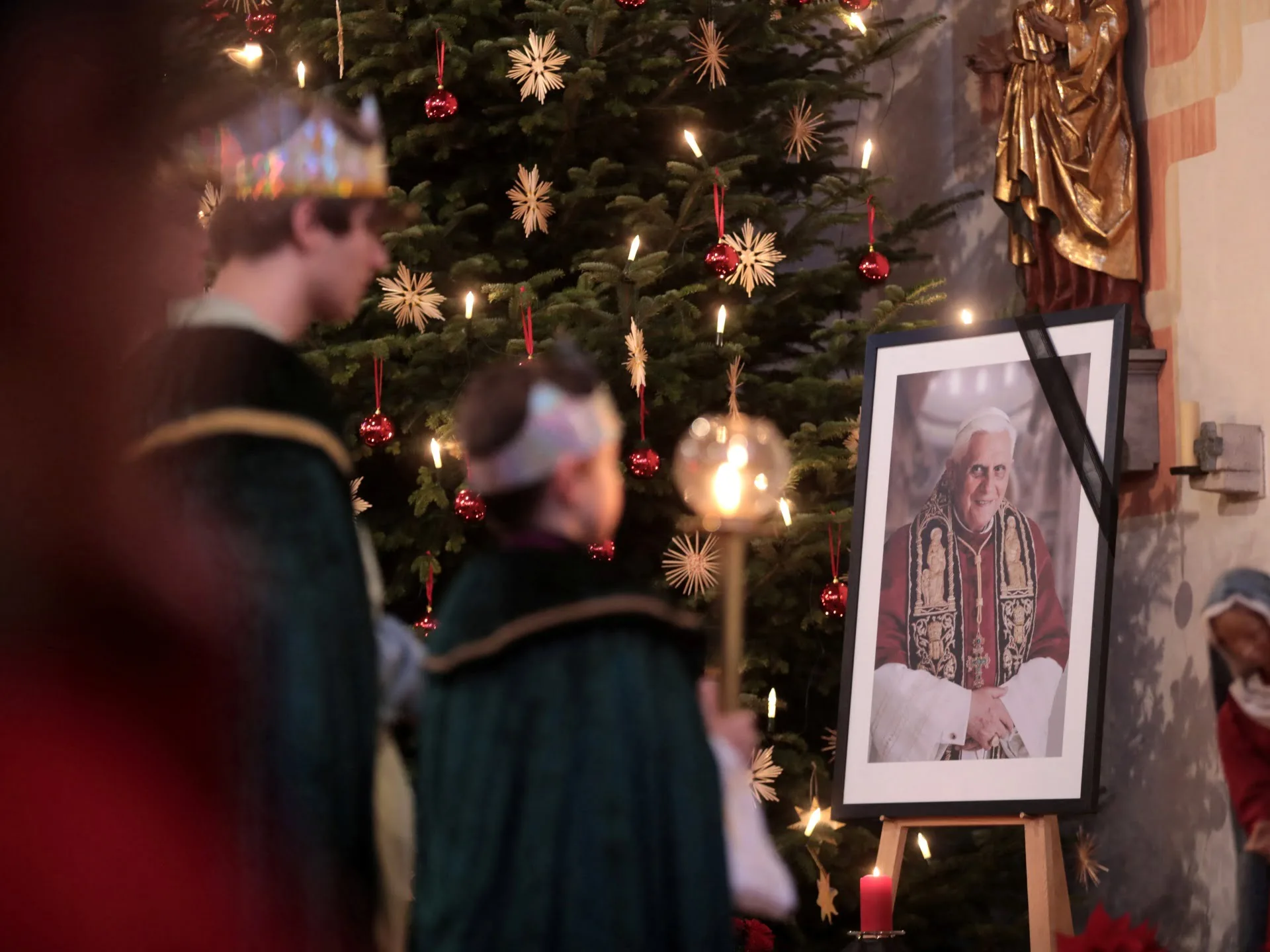 Lumea reacționează la moartea Papei Benedict al XVI-lea |  Știri