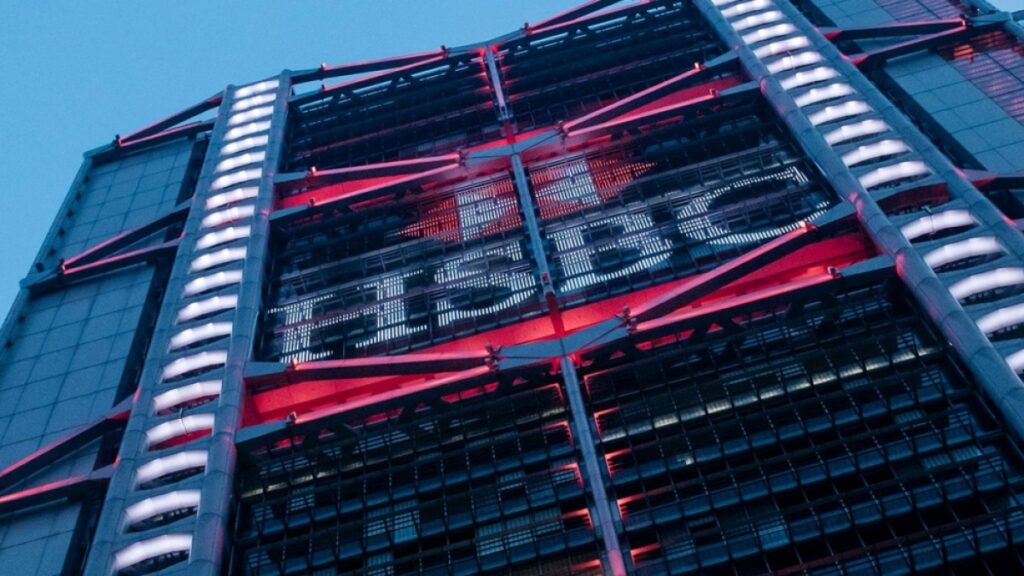 HSBC încetează să mai finanțeze noi proiecte de petrol și