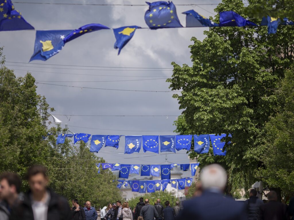 Kosovo solicită oficial aderarea la UE într-un act simbolic |