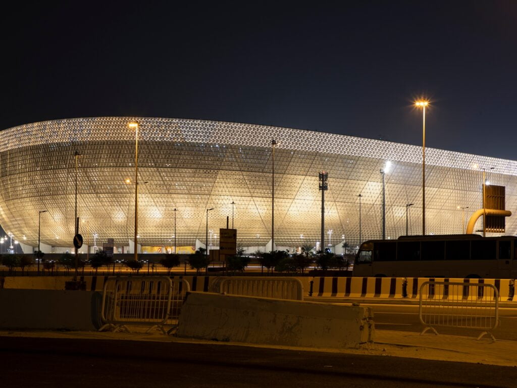 Agentul de securitate moare pe stadionul Lusail după toamnă |