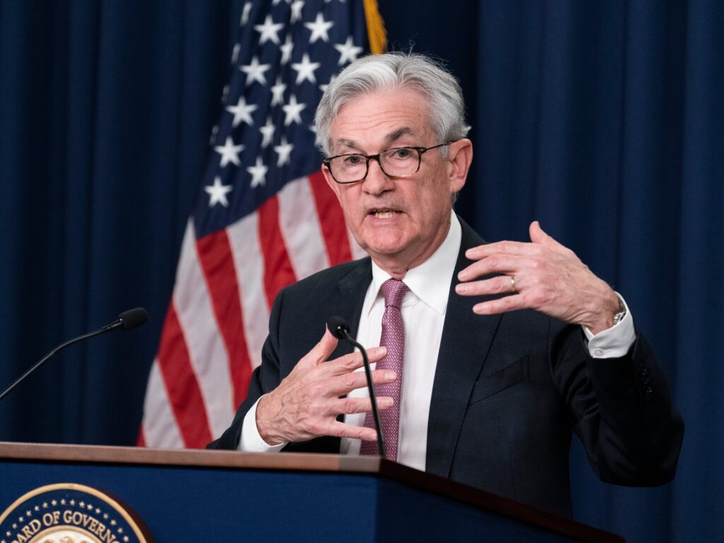 Fed americană majorează ratele dobânzilor cu 0,5%, spune mai multe