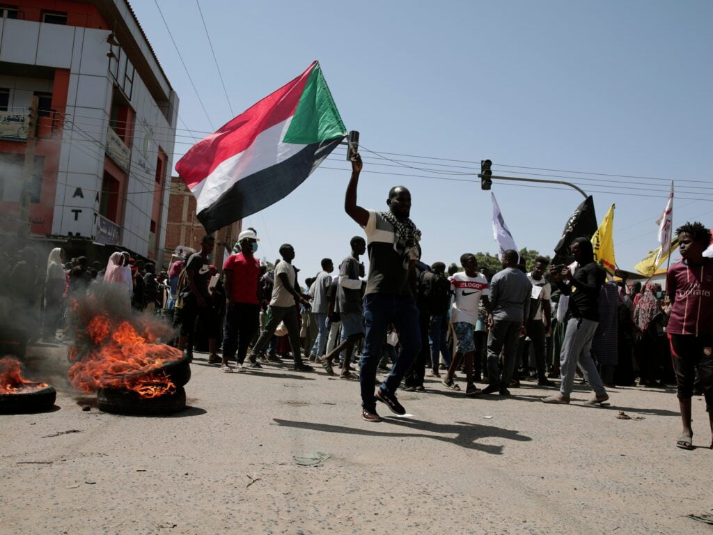 „Ciclul repetat”: Protestatarii denunță acordul cu Sudan | Știri militare