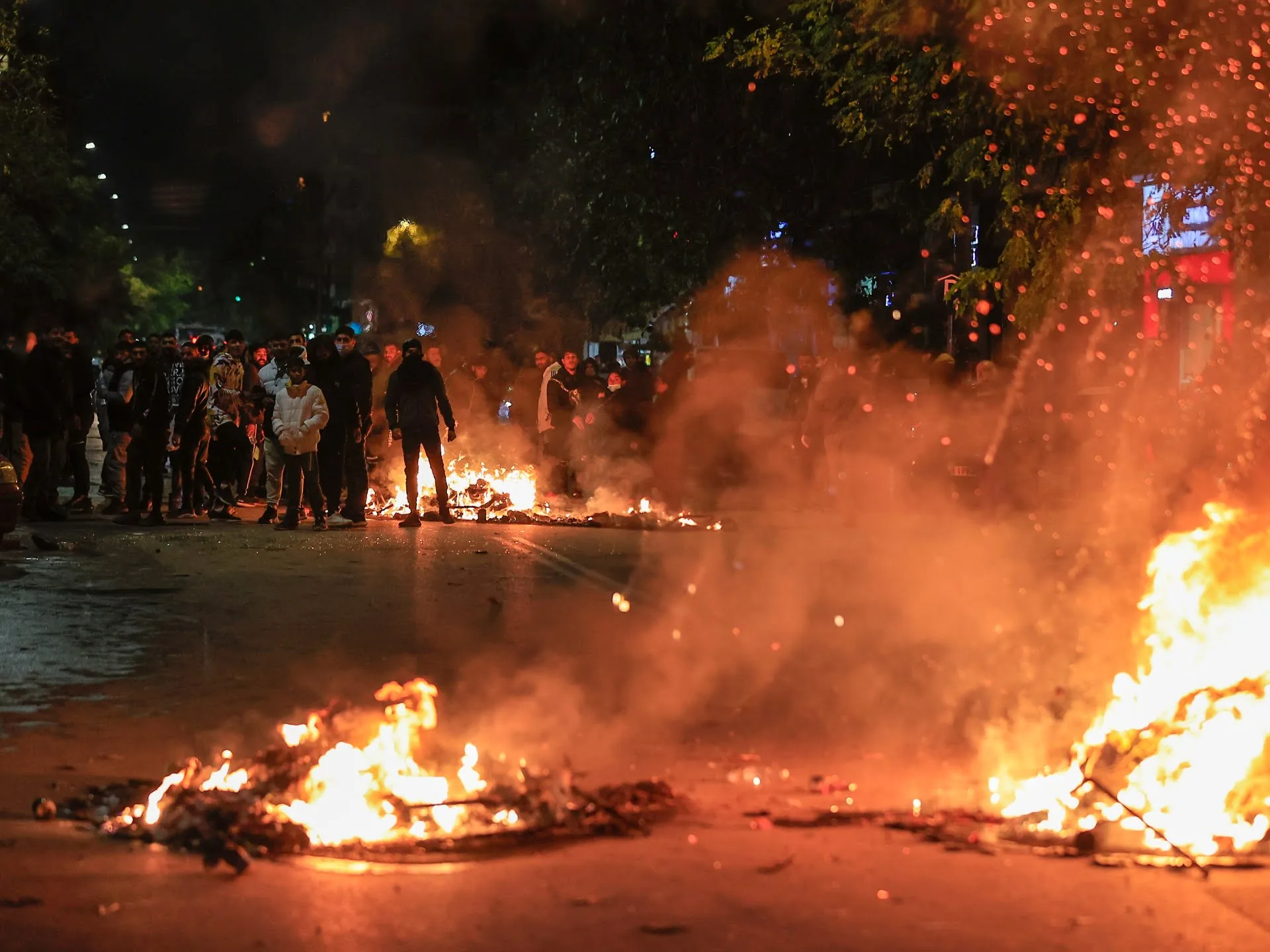 Autoritățile elene fac apel la calm după ce poliția a tras revolte |  știri despre romi