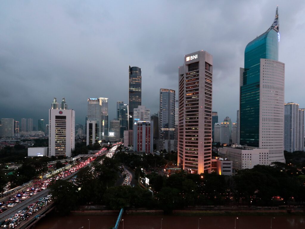 În timp ce Indonezia îi judecă pe investitori, legile „interzicerea