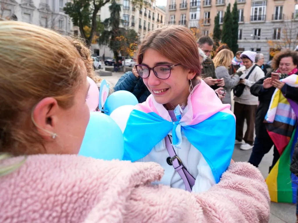 Parlamentarii spanioli aprobă reformele de autoidentificare a sexului | Știri