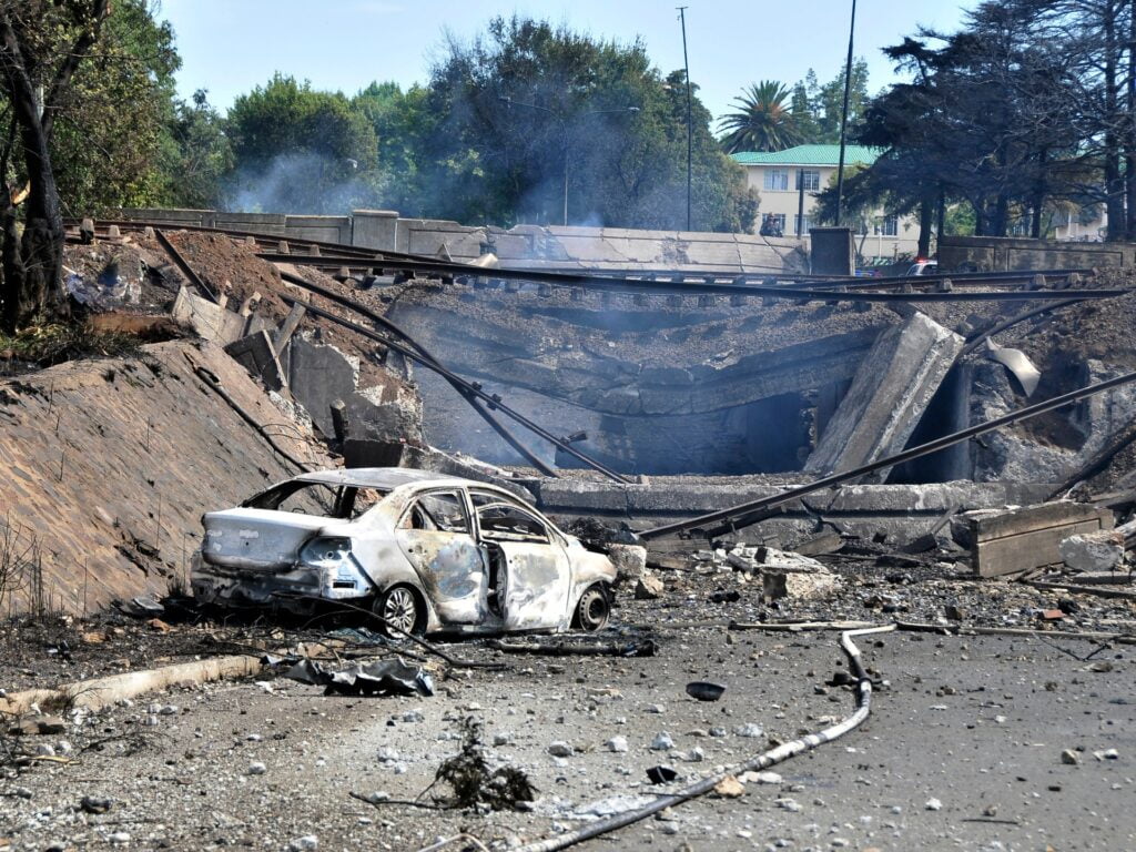 Nouă morți într-o explozie a unui tanc în apropiere de