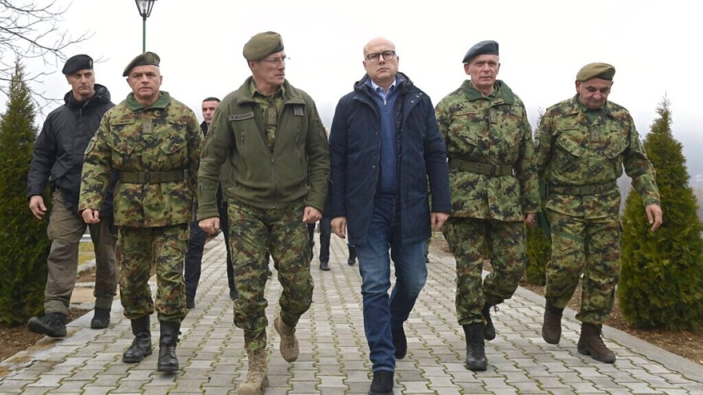Trupele sârbe de la granița cu Kosovo în stare de