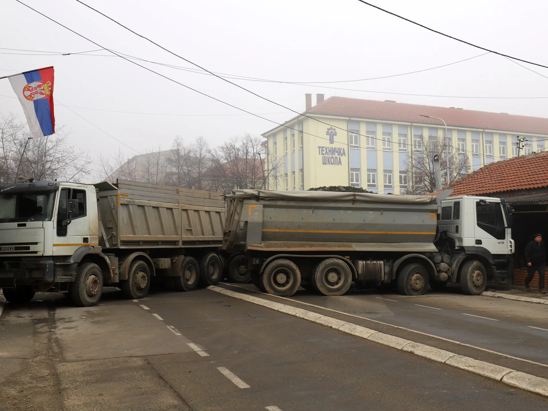 Etnicii sârbi ridică mai multe puncte de control pe măsură ce tensiunile cresc în Kosovo |  Știri de politică