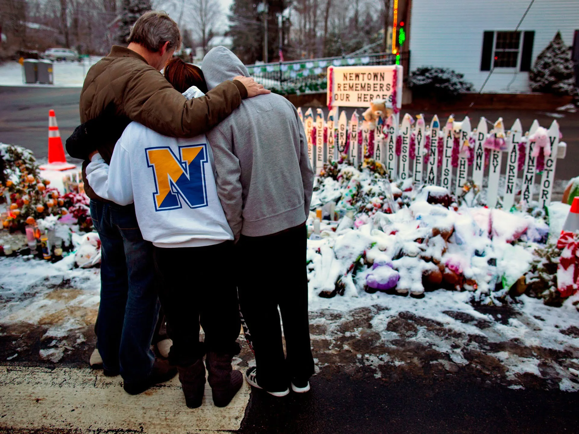 SUA sărbătorește a 10-a aniversare a împușcării la școala Sandy Hook |  Știri despre violența armelor