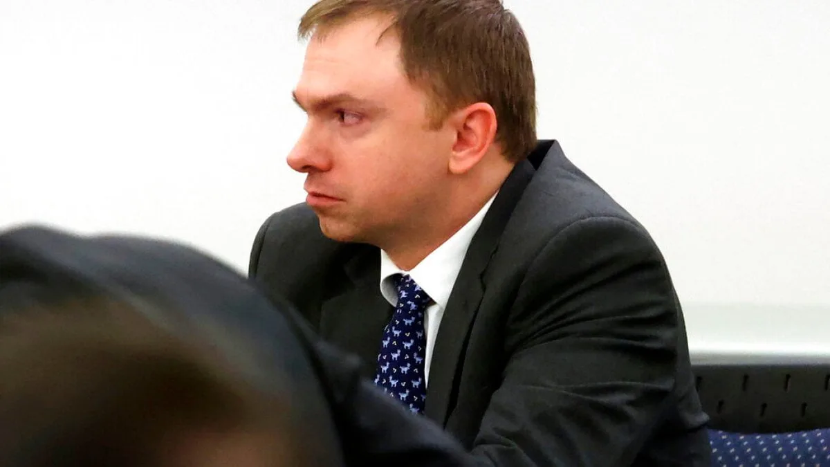 Fost ofițer de poliție american primește aproape 12 ani pentru împușcături mortale |  Ştirile instanţei