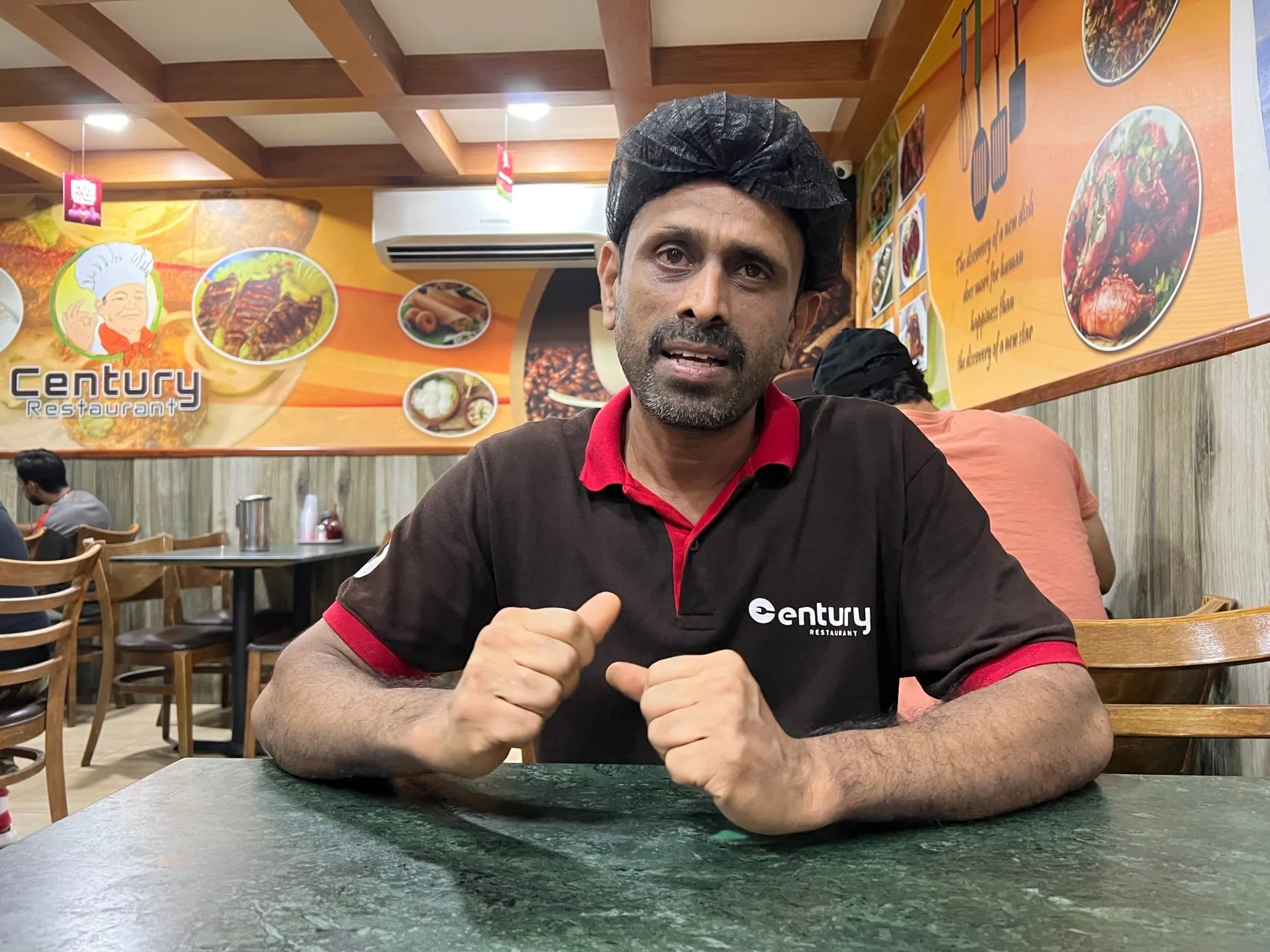 Chelnerul indian cu cunoștințe „enciclopedice” de fotbal |  Cupa Mondială Qatar 2022