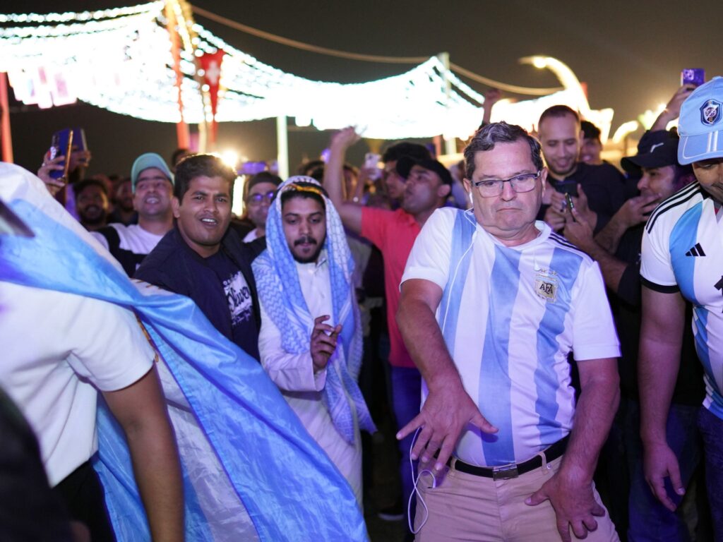 Fanii Argentinei petrec în Qatar înaintea semifinalei Cupei Mondiale |