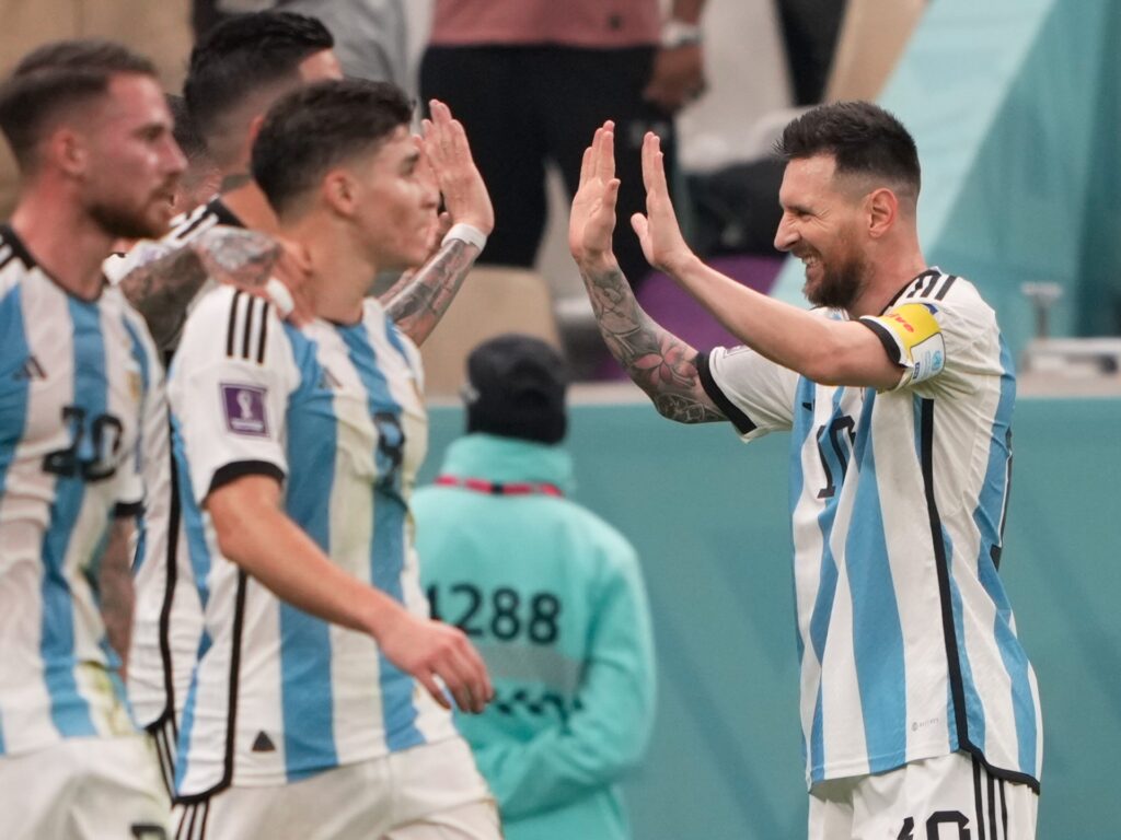Messi conduce Argentina în finala Cupei Mondiale în victoria cu