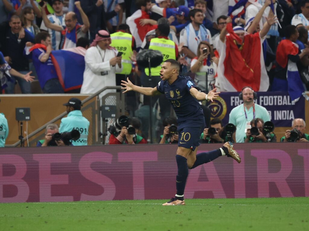 Franța, fotbal, colonialism: ia ce este mai bun, lasă restul