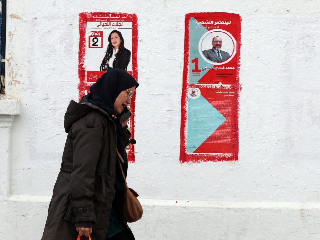 Tunisienii merg la alegeri în timp ce opoziţia boicotează |