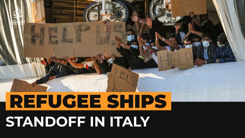 Peste 500 de refugiați ajung în Italia la docul navelor
