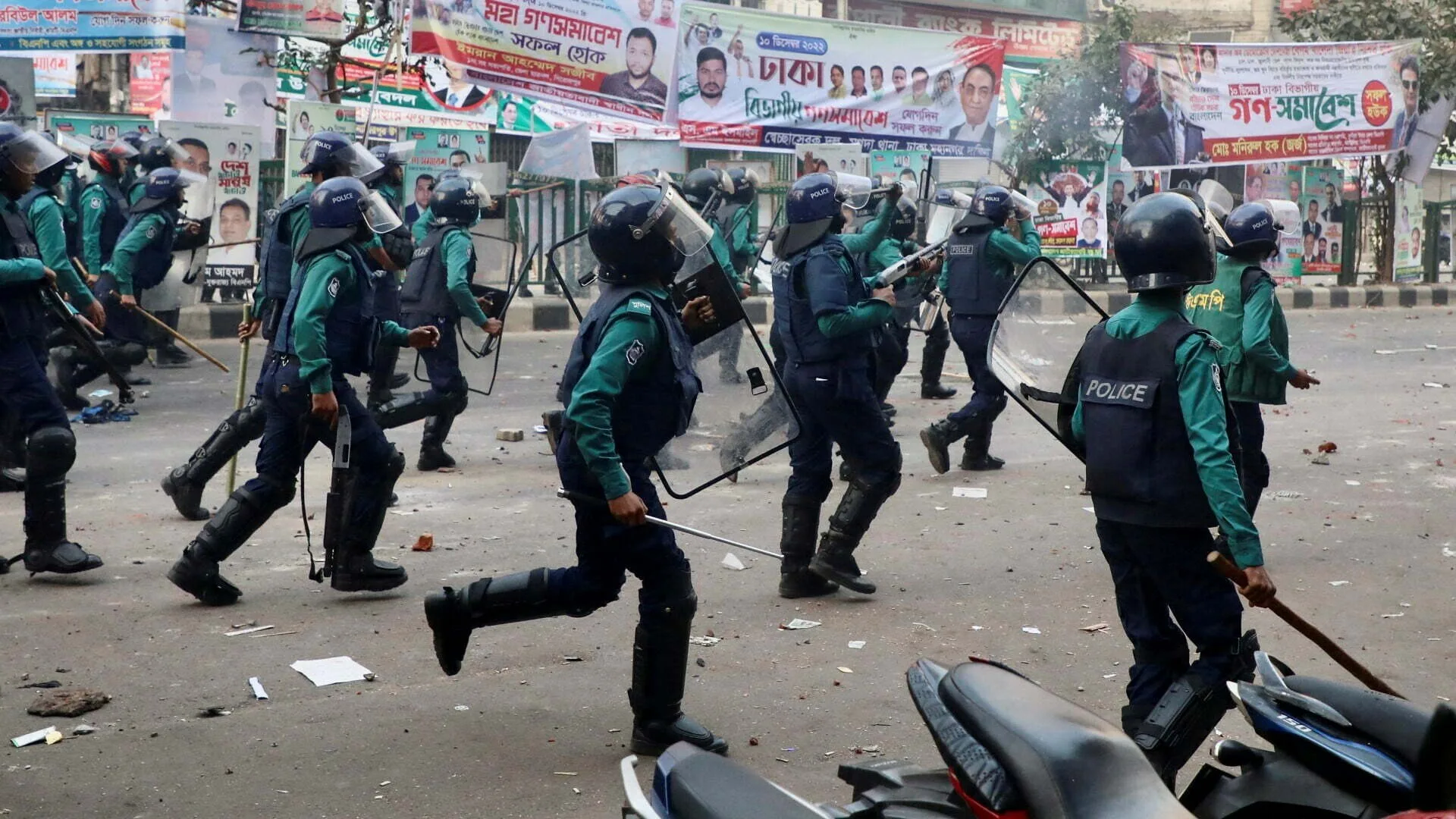 Ce se află în spatele protestelor antiguvernamentale din Bangladesh?  |  seriale TV