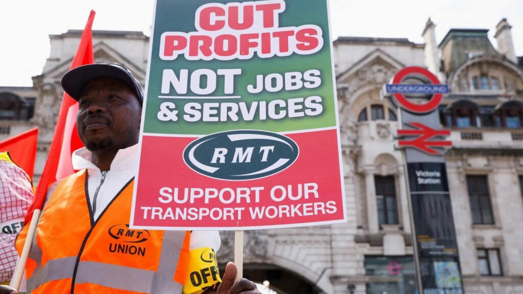 Cum ar trebui să răspundă Marea Britanie la grevele în