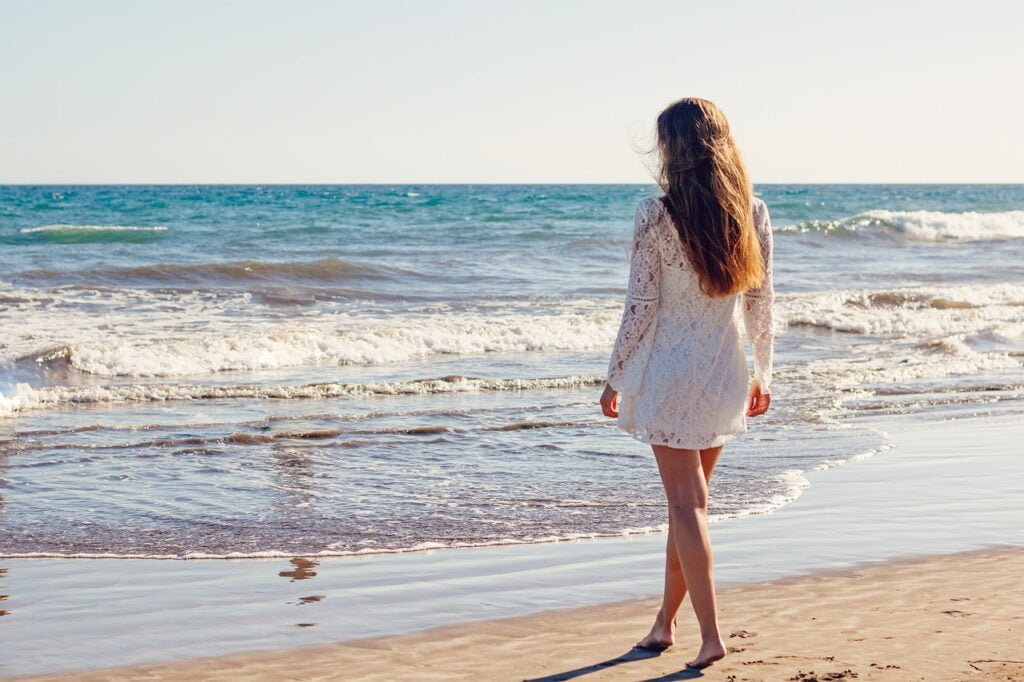 young-woman-g9acdce8eb_1280