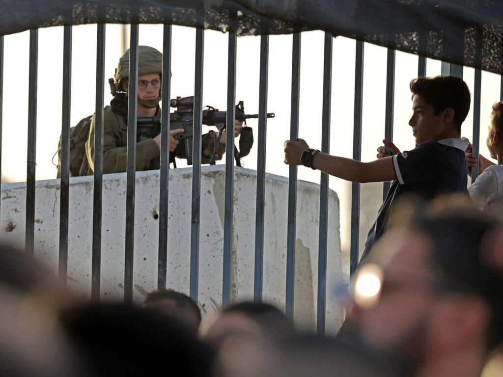 Israelul ucide un palestinian „în picioare pe acoperișul” casei sale
