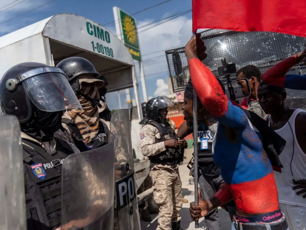 Canada va trimite vehicule blindate guvernului haitian | Știri despre