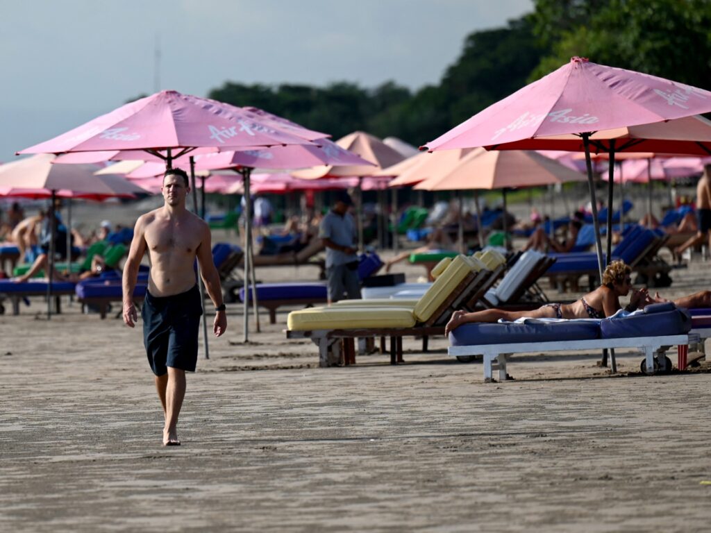 Licențiat în timpul COVID, cei plătiți prost din Bali solicită