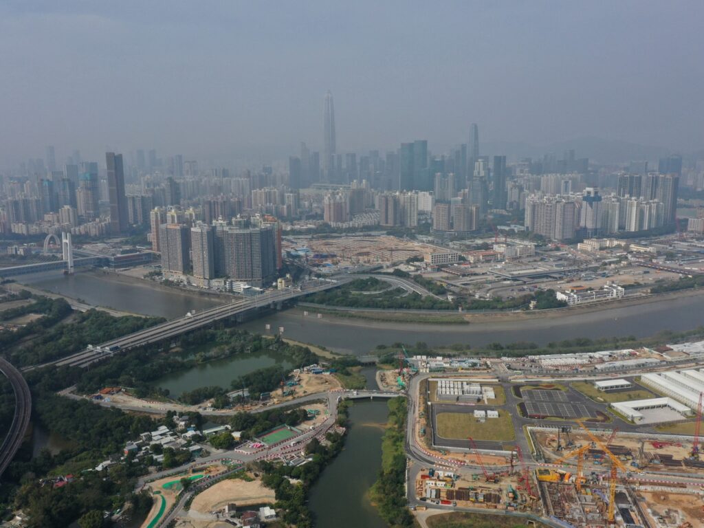 China anunță redeschiderea frontierei cu Hong Kong | Aviaţie
