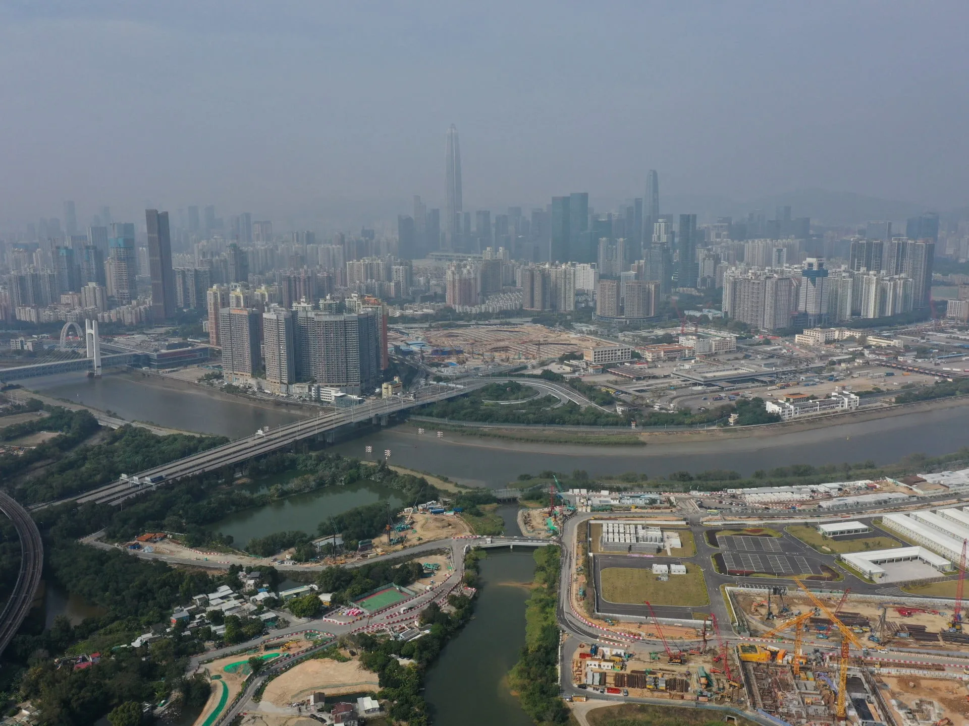 China anunță redeschiderea frontierei cu Hong Kong |  Aviaţie