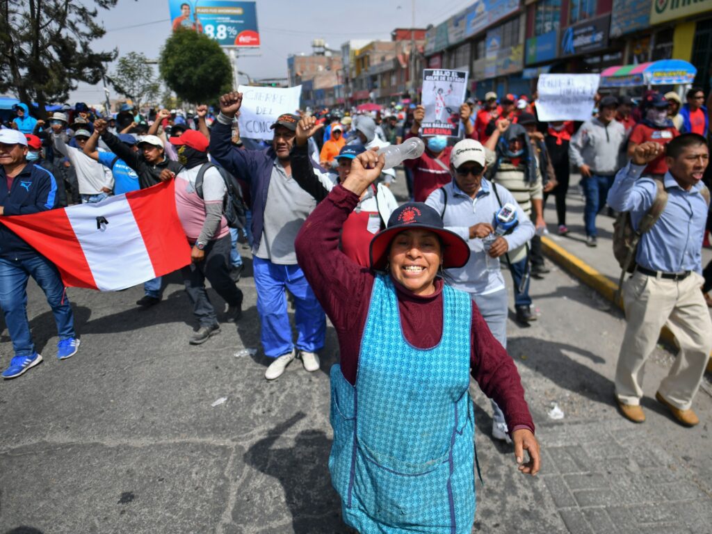 Punctele de control se reiau în Peru, în timp ce