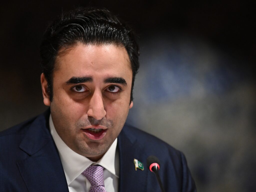 FM pakistanez Zardari critică politica precedentă a guvernului TTP |