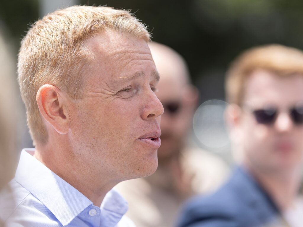 Chris Hipkins se pregătește să o înlocuiască pe Jacinda Ardern
